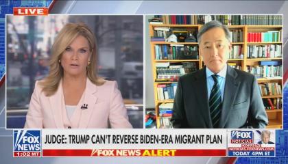 still of MacCallum, John Yoo; chyron: Judge: Trump can't reverse Biden-era migrant plan